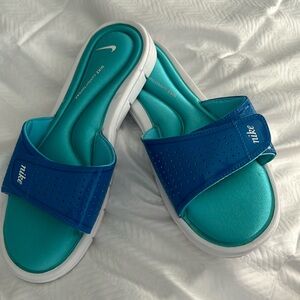 COPY - Nike women’s flip flops. NWT.